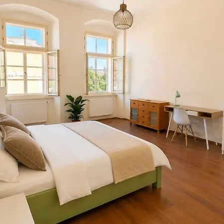 Resistance Square - Apartamento